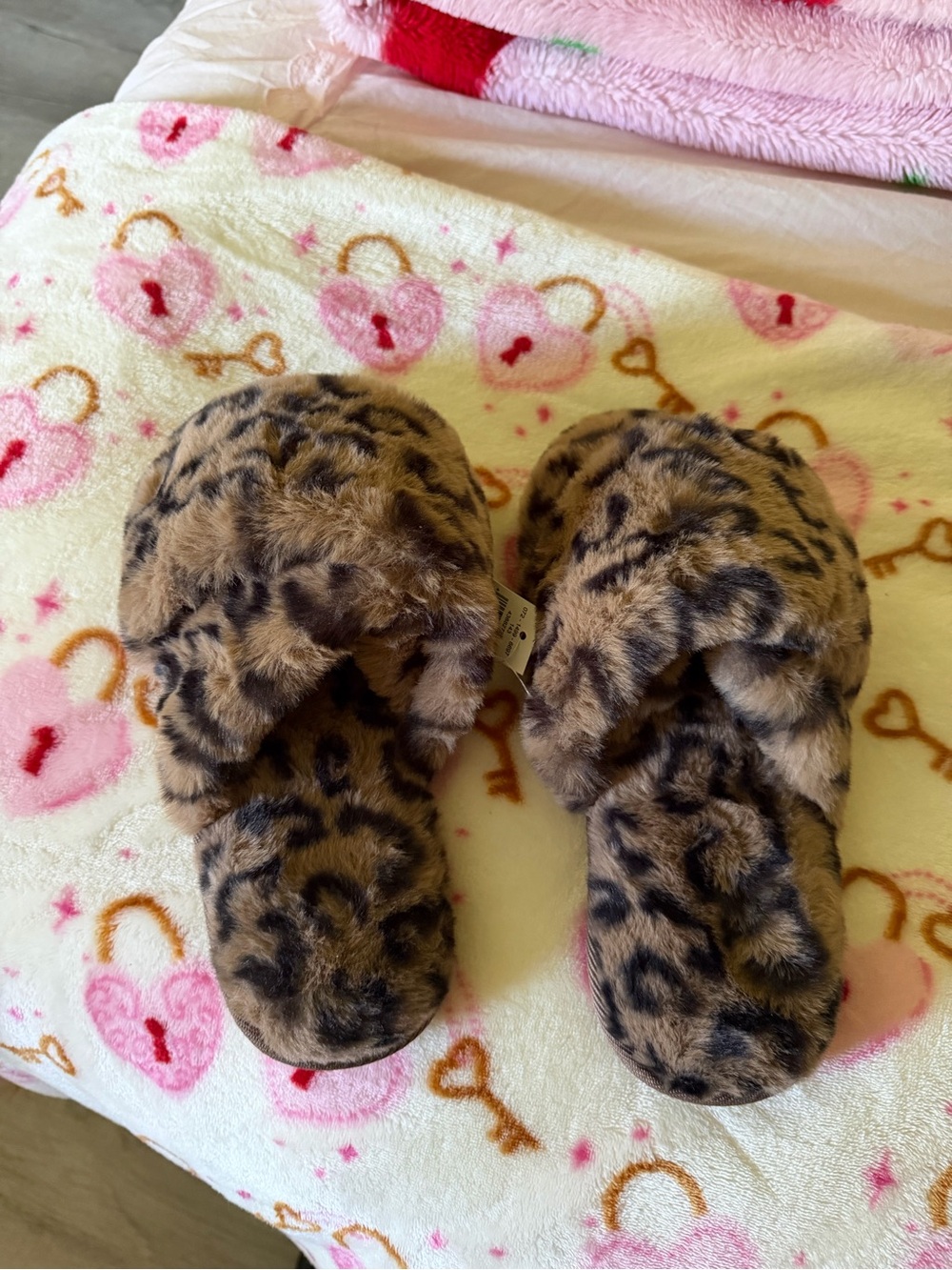 aerie Leopard Print Faux Fur Slide Slippers in Brown and Black